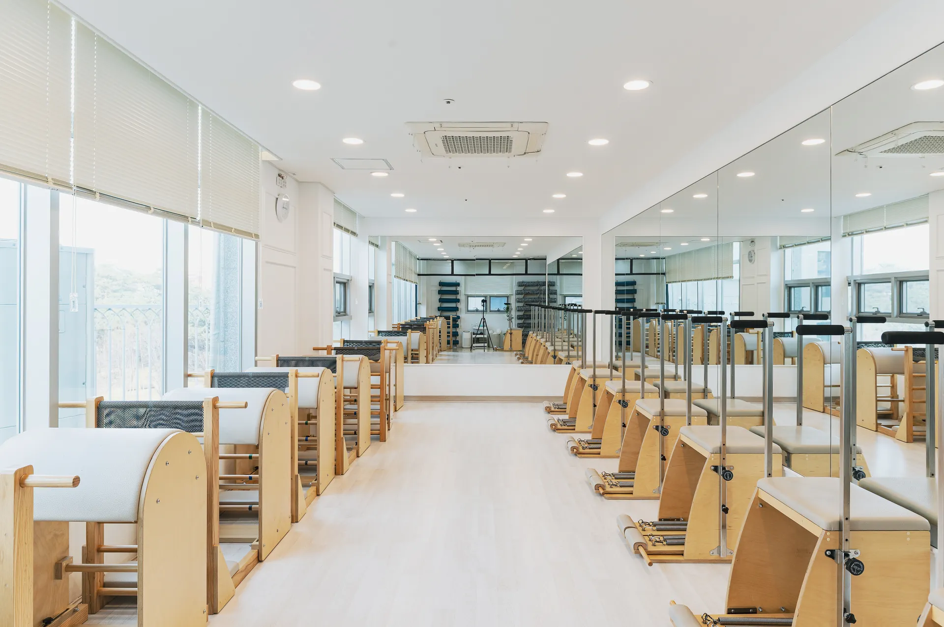 하남 발란스온 필라테스 체어·바렐 그룹 수업실 전경
